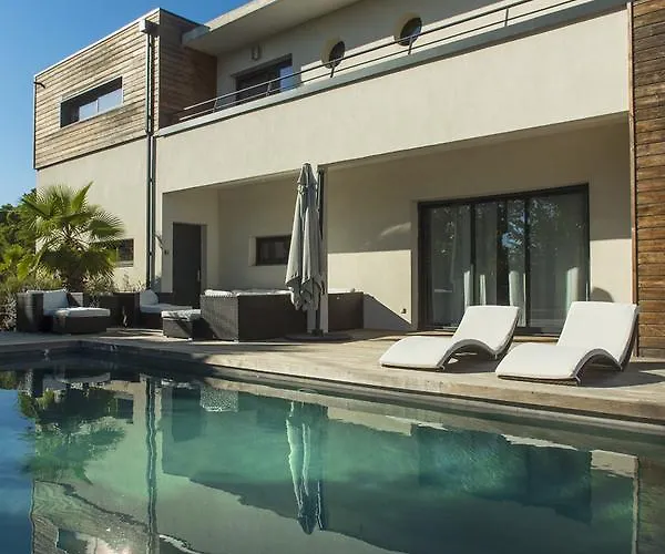 La Du Triangle Villa *