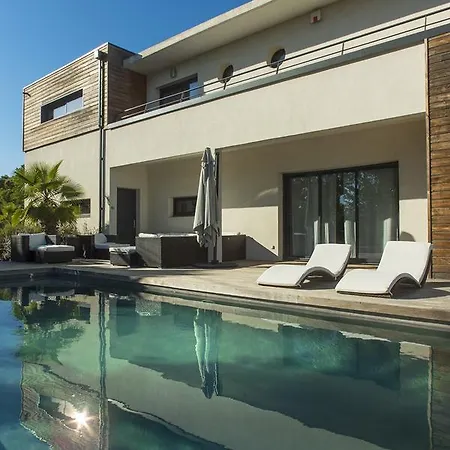 La Du Triangle Вілла *